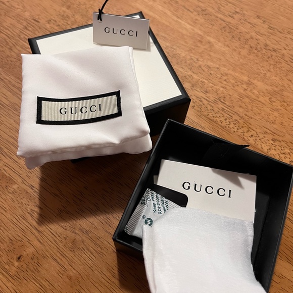 GUCCI TRADEMARK BRACELET WITH HEART PENDANT - Picture 6 of 7